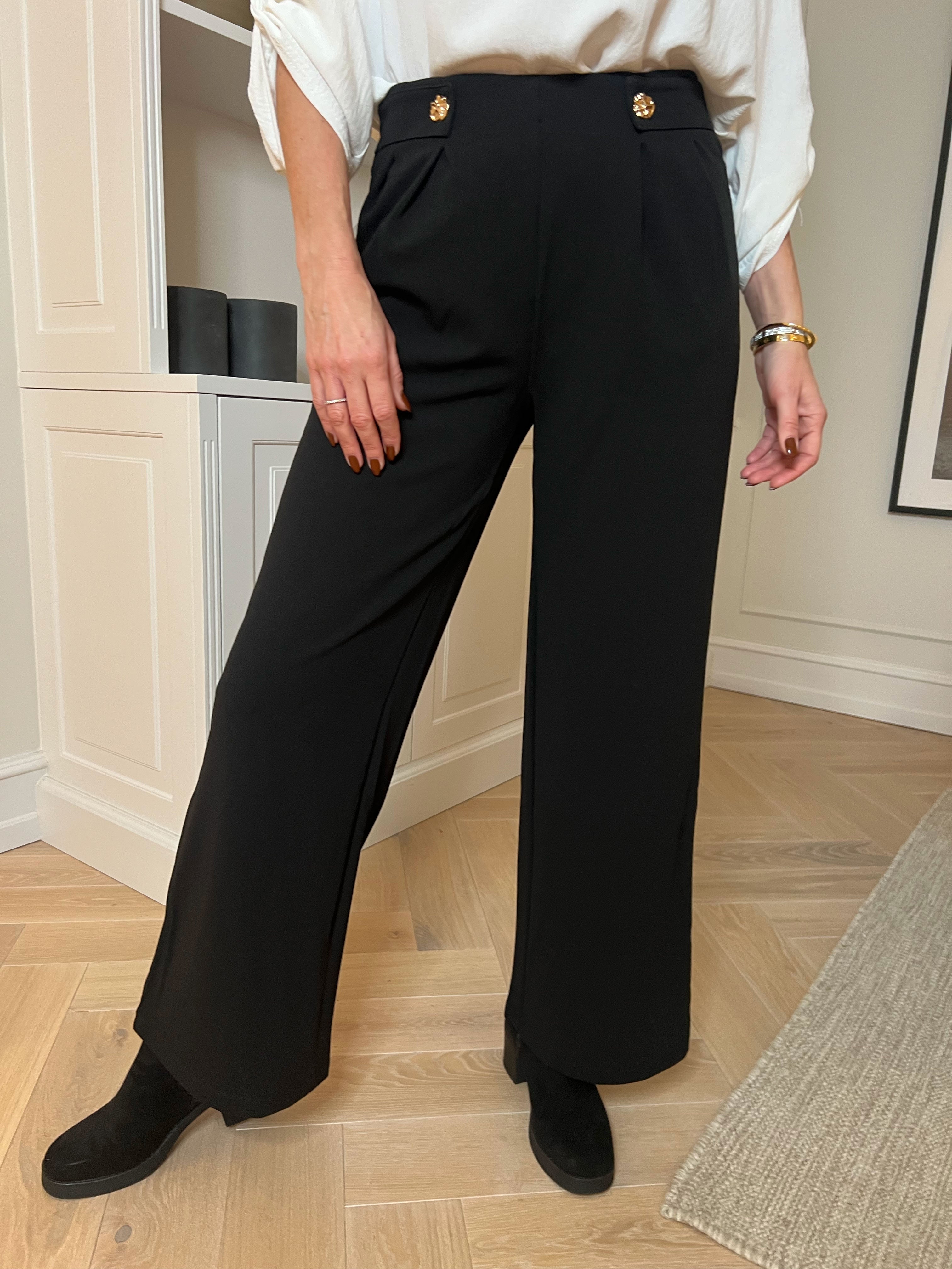 Viva - Elastiske vidde bukser med guld knapper